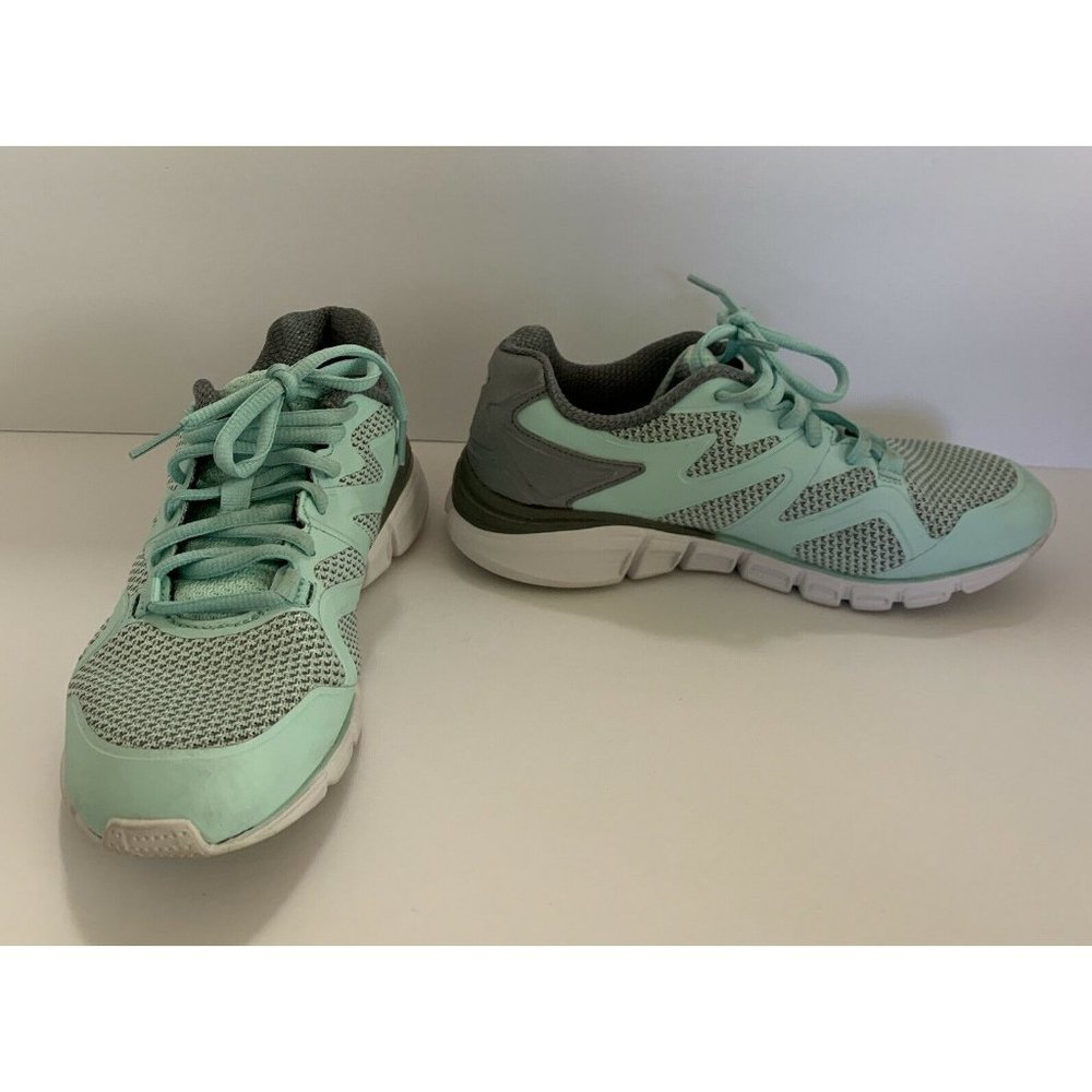 Fila Athletic Shoes Gray White Women’s Size 5 Excellent  Condition Comfortable
